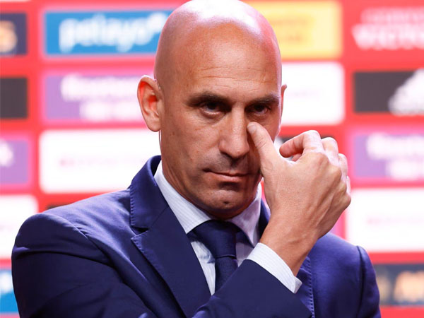Belasan anggota jajaran timnas Wanita Spanyol, termasuk sejumlah asisten pelatih, mengundurkan diri gara-gara kasus ciuman kontroversial Luis Rubiales. (Foto: ICN)