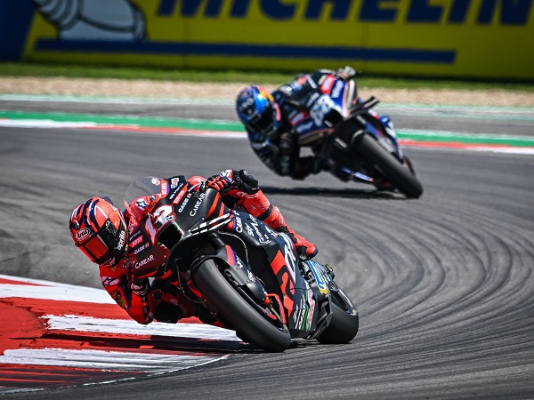 Valentino Rossi sayangkan performa Maverick Vinales yang masih belum konsisten.