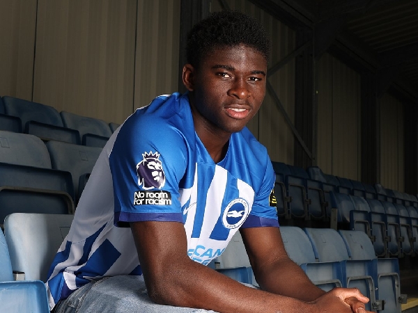 Carlos Baleba menandatangani kontrak lima tahun di Brighton