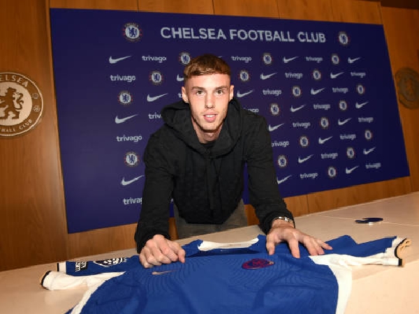 Cole Palmer menandatangani kontrak jangka panjang di Chelsea