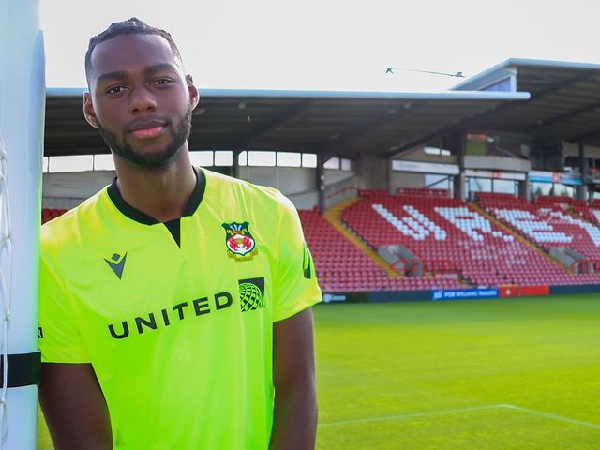 Wrexham mendapatkan Arthur Okonkwo dari Arsenal