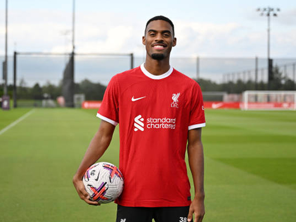 Resmi ke Liverpool, Ryan Gravenberch Gambarkan Dirinya Sebagai Box-to-Box