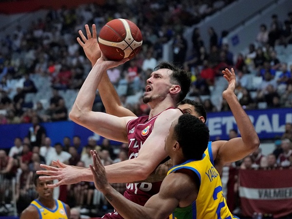 Latvia sukses tembus perempat final FIBA World Cup 2023 usai eliminasi Brasil.