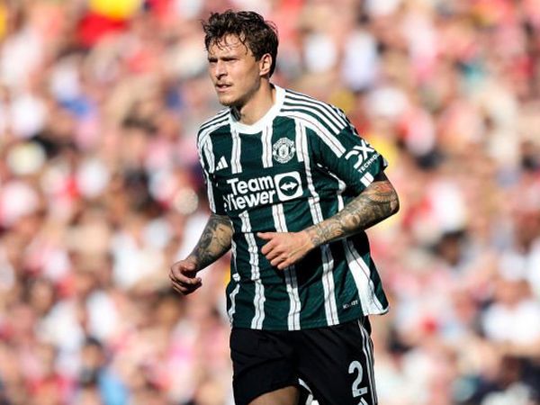 Bek Man United, Victor Lindelof.