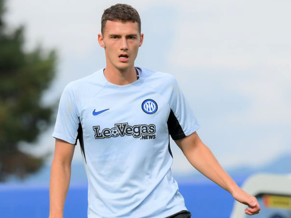 Bek Inter, Benjamin Pavard.