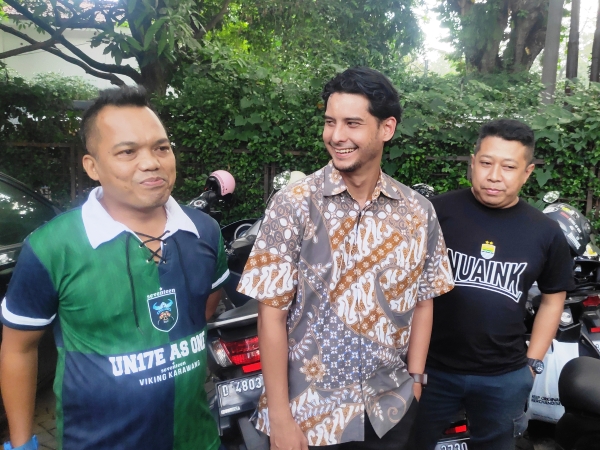Ketua Viking Persib Club, Tobias Ginanjar (tengah)