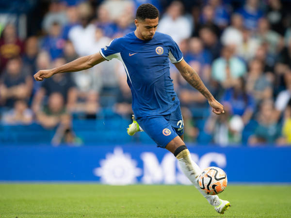 Levi Colwill Diyakinkan Eks Bintang Liverpool untuk Bertahan di Chelsea