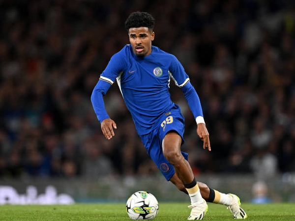 Manchester City membutuhkan bek kiri dan mengincar Ian Maatsen