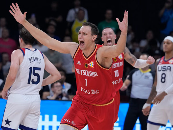 Para pemain Jerman berteriak kegirangan setelah memastikan kemenangan atas AS di babak semifinal. (Foto: AP)