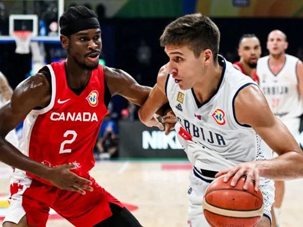 Bogdan Bogdanovic (kanan) tampil gemilang saat Serbia mengalahkan Kanada di semifinal. (Foto: Getty)