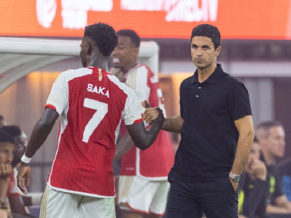 Bukayo Saka dan manajer Arsenal, Mikel Arteta