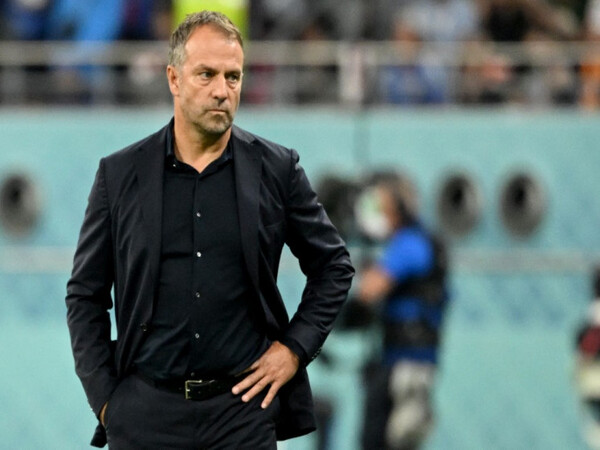 Hansi Flick mengklaim dirinya masih pantas melatih Timnas Jerman meski Der Panzer baru saja dibantai Jepang 1-4 di laga persahabatan / via Getty Images