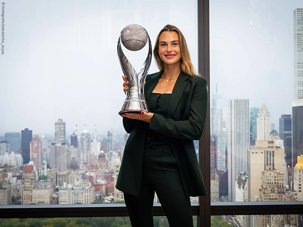 Jadi Petenis Peringkat 1, Aryna Sabalenka Angkat Chris Evert Trophy