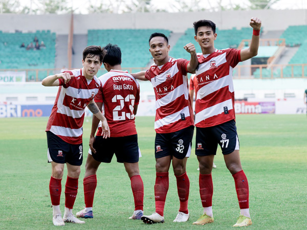 Madura United kokoh di puncak klasemen