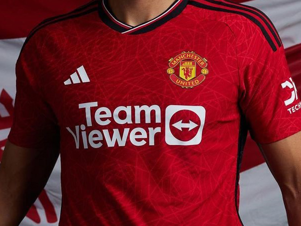 Jersey Manchester United.