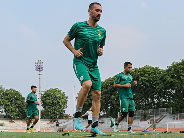 Persiapan Persebaya Surabaya jelang menghadapi Madura United di Derby Suramadu