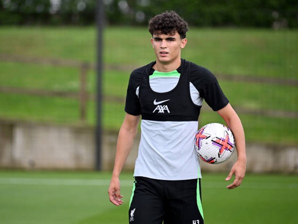 Stefan Bajcetic Bahas Fleksibilitas Posisinya di Liverpool