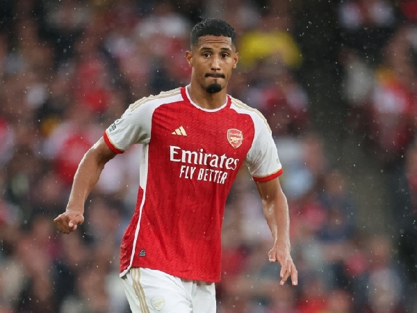 Bek andalan Arsenal, William Saliba