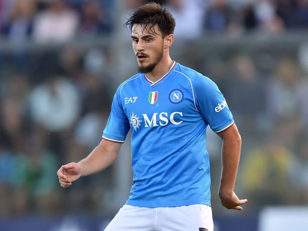 Gelandang Napoli, Eljif Elmas.