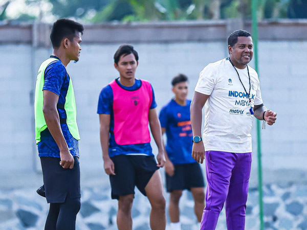 Pelatih anyar Persita Tangerang, Divaldo Alves mulai memimpin latihan timnya