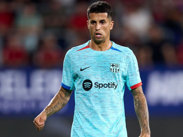 Bek sayap Barcelona, Joao Cancelo.