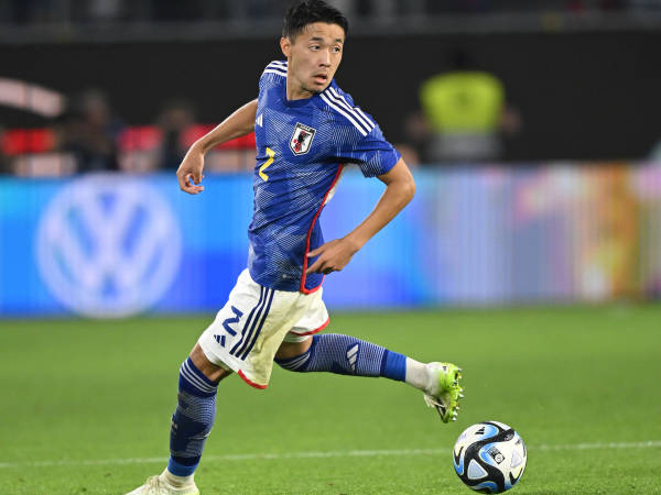Liverpool Tertarik Dengan Bek Kanan AZ Alkmaar, Yukinari Sugawara