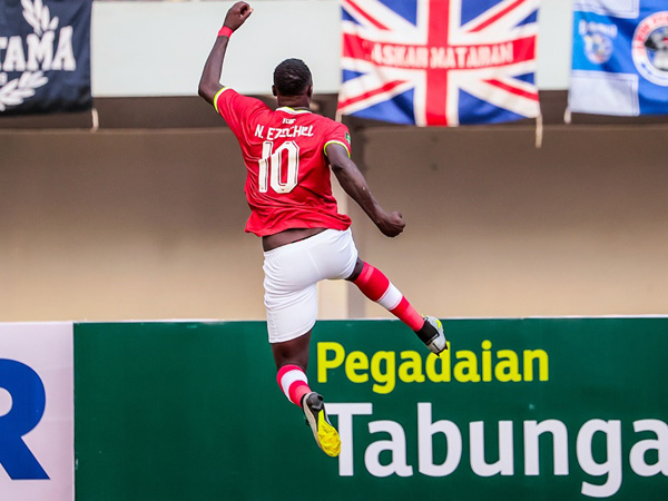 Penyerang FC Bekasi City, Ezechiel Ndouasel merayakan gol di pekan pertama Liga 2