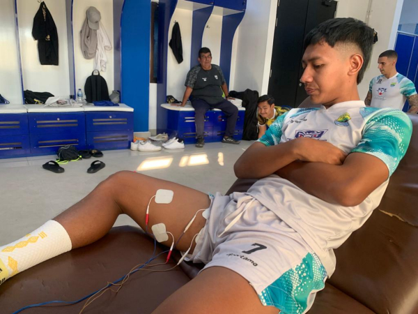 Beckham Putra Nugraha ketika mendapat perawatan