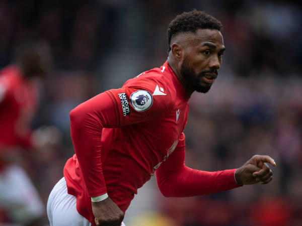 Nottingham Forest Resmi Pinjamkan Emmanuel Dennis ke Istanbul Basaksehir