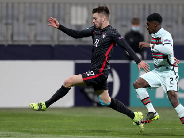 Alih-alih ke Liverpool, Bek Muda Kroasia Lebih Memilih Gabung ke Tottenham