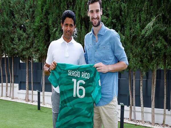 Usai pulih dari koma, Sergio Rico bertekad bisa kembali memperkuat PSG sebelum musim 2023/24 selesai / via PSG Officiel