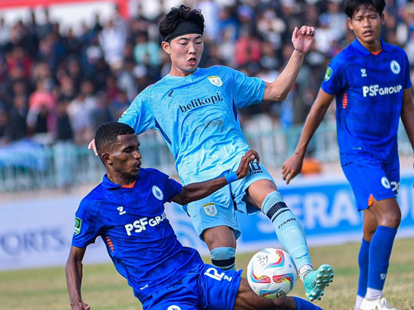 Laga Persela Lamongan kontra PSCS Cilacap