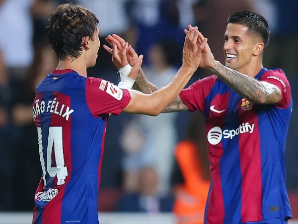 Xavi Beri Pujian untuk Peforma Cancelo dan Felix