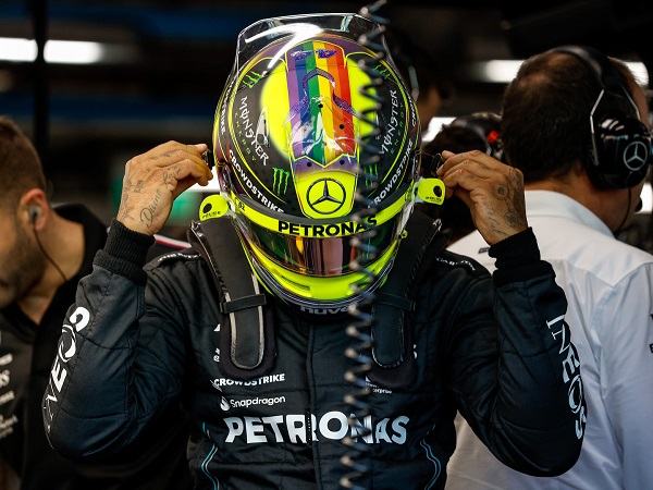 Lewis Hamilton sebut Red Bull terlalu remehkan lawannya di GP Singapura.