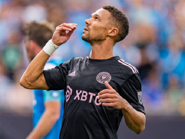 Kieran Gibbs pernah bermain untuk Arsenal