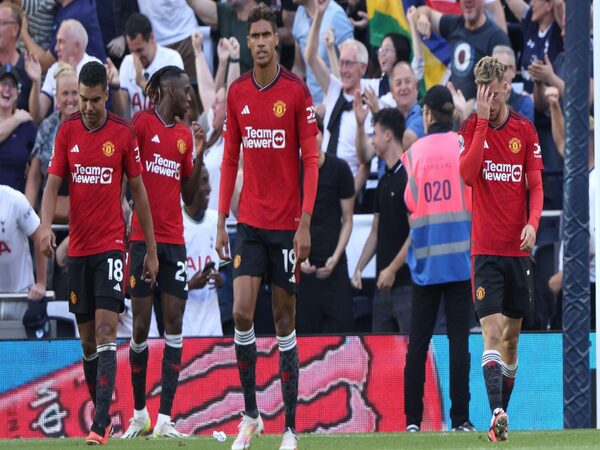 Dimitar Berbatov menilai Manchester United saat ini sedang dalam fase krisis dan penampilan Setan Merah sangat tidak enak untuk disaksikan / via Getty Images