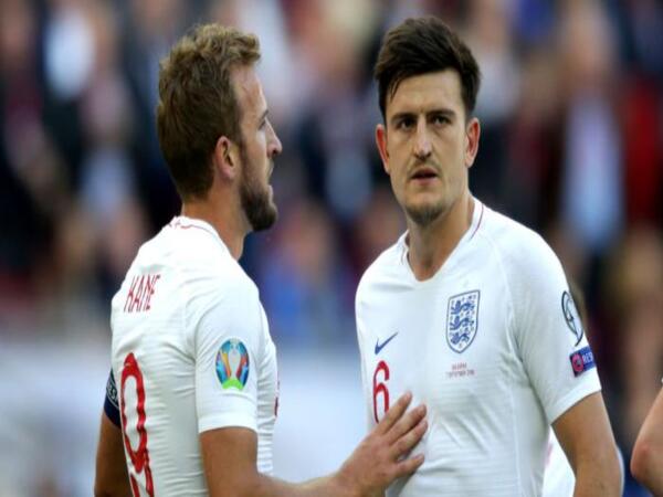Jelang duel Bayern Muenchen vs MU di ajang Liga Champions (21/9), Harry Kane menyebut sosok Harry Maguire sebagai salah satu bek terbaik Inggris / via Getty Images