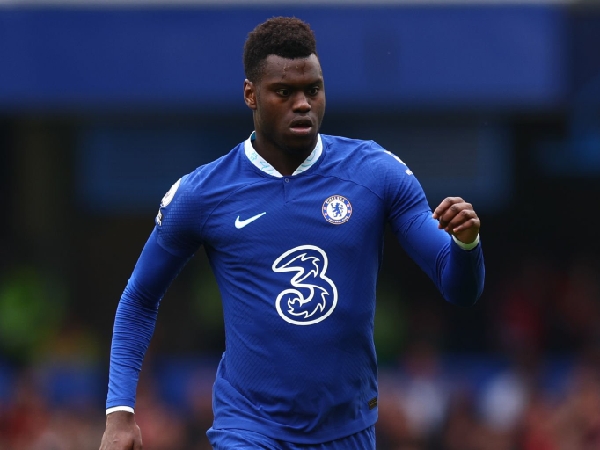 Benoit Badiashile mengalami masalah hamstring