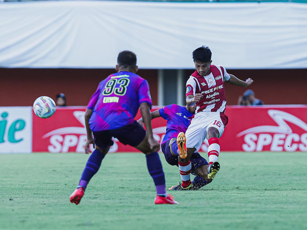 Persis Solo Chrystna Bhagascara di laga kontra Rans Nusantara FC