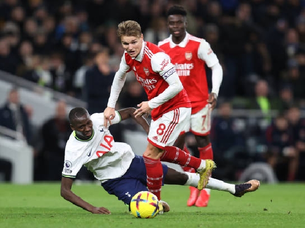 Paul Merson memprediksil kemenangan Arsenal atas Tottenham