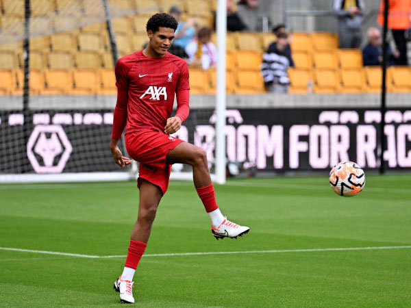 Virgil van Dijk Beri Nasehat Kepada Bek Muda Liverpool, Jarell Quansah