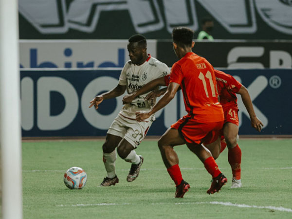 Winger Bali United, Privat Mbarga