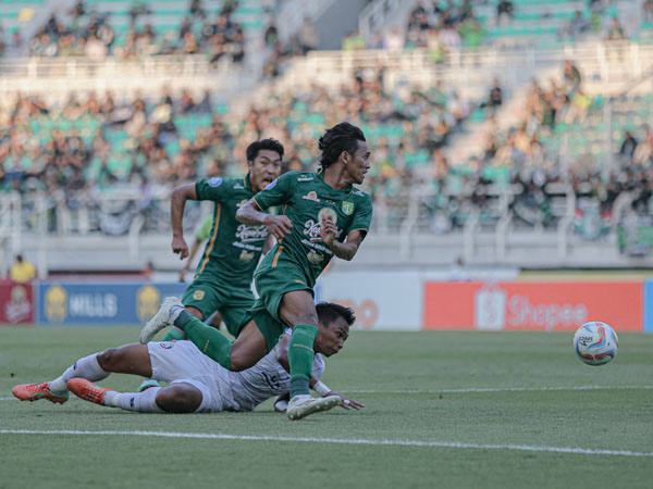 Bek sayap Persebaya Surabaya, Catur Pamungkas