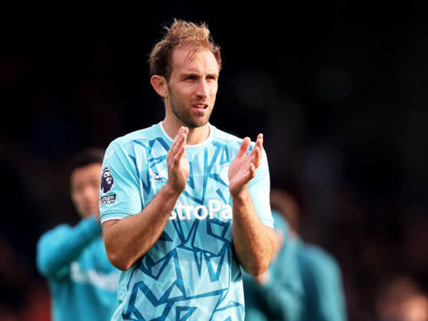 Ditahan Imbang Luton Town, Craig Dawson Apresiasi Kerja Keras Pemain Wolves