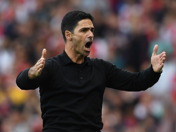 Mikel Arteta sangat emosional di pinggir lapangan