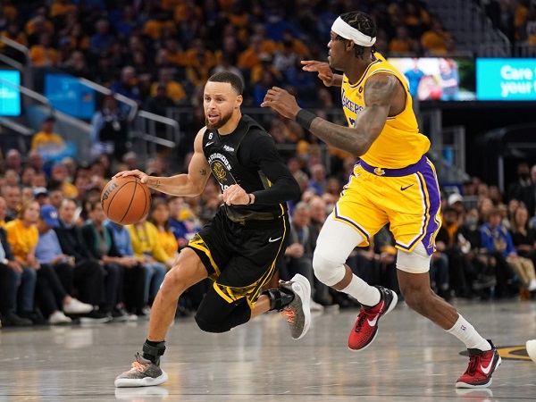 Jarred Vanderbilt akui sulit untuk hentikan pergerakan Stephen Curry.