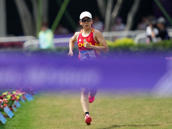Zhang Mingyu mempertahankan gelar Asian Games di nomor perorangan pentathlon modern sekaligus mengamankan satu tempat di Olimpiade Paris 2024. (Foto: Xinhua)