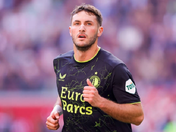 Santiago Gimenez berada dalam radar Arsenal