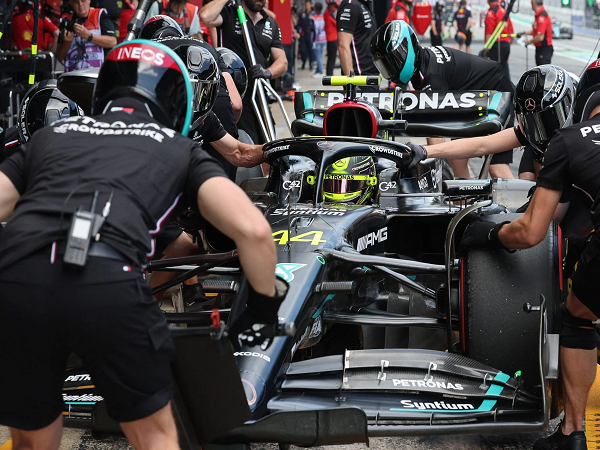 Lewis Hamilton sebut Mercedes masih punya banyak pekerjaan rumah.