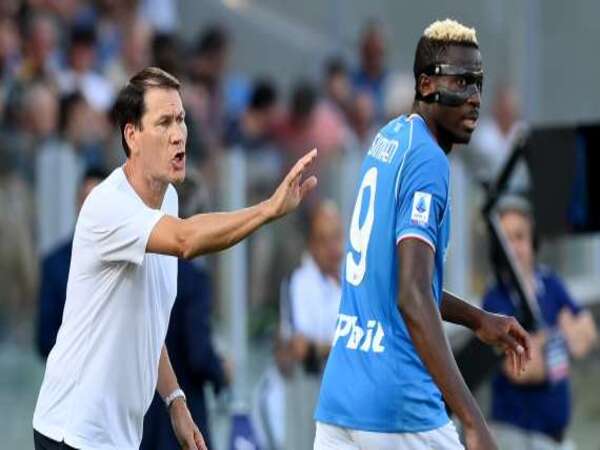 Buntut dari video Tiktok yang viral, pelatih Rudi Garcia menyebut Napoli sama sekali tak pernah berniat menyakiti perasaan Victor Osimhen / via Getty Images